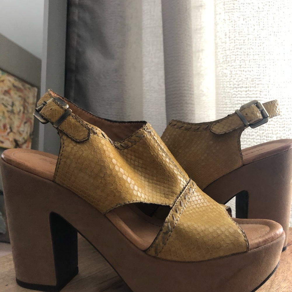 Platform Shoes - Picture 7 of 8